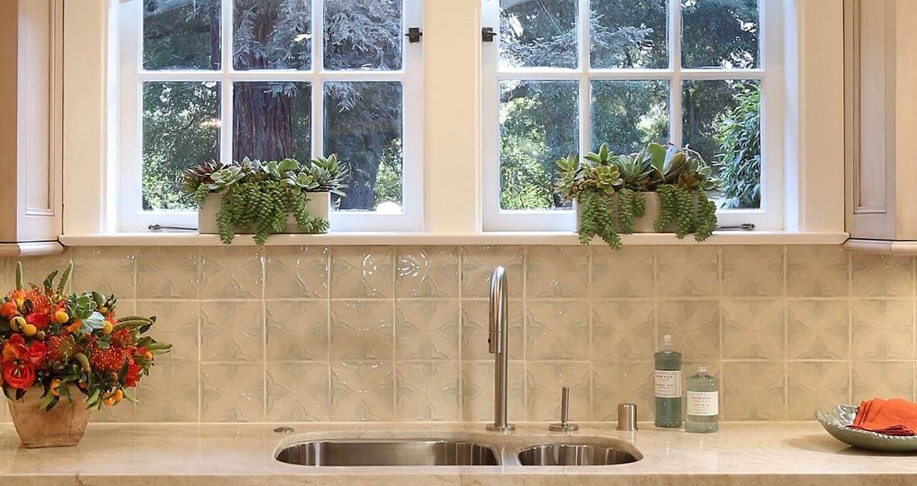Natural tones and textures in a kitchen backsplash