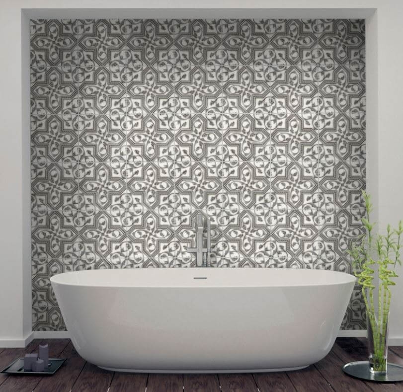 A stunning accent wall behind a bathtub
